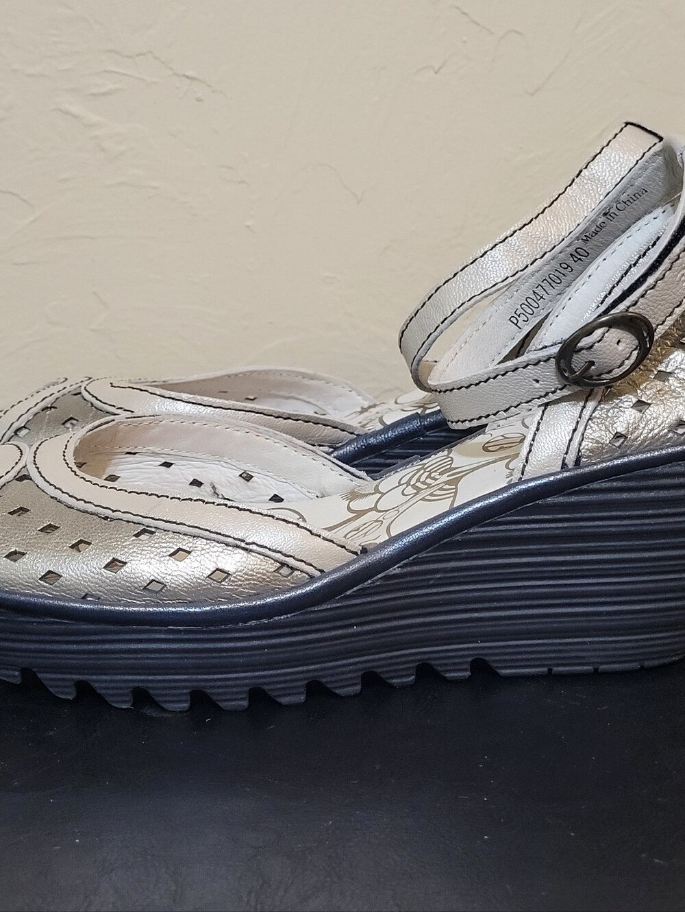 FLY LONDON Ydel Perf metallic wedge sandals 40 - Picture 3 of 5
